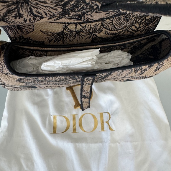 Christian Dior Canvas Embroidered Toile de Jouy Voyage Saddle Bag Beige multi - Picture 7 of 14